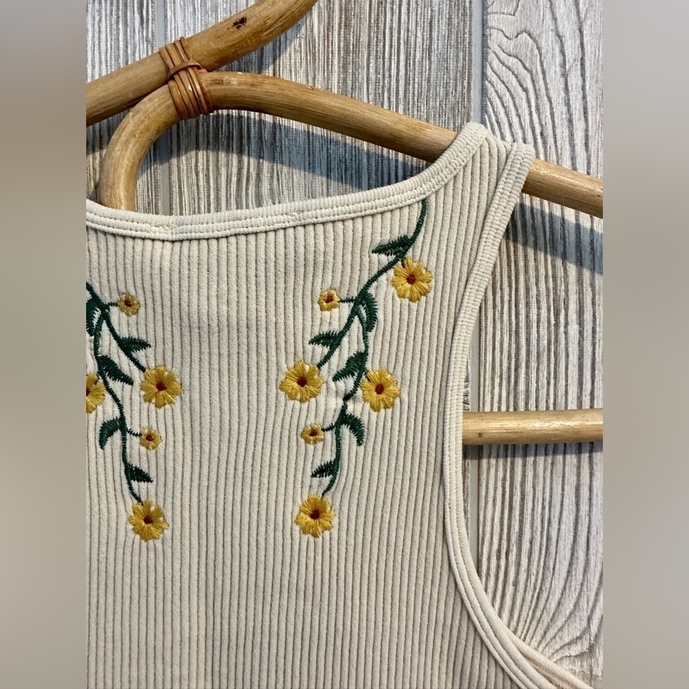 NEW! RACHEL ZOE FLORAL EMBROIDERED Stretch Crop Tank Womens XS Beige Neutral - Picture 8 of 10